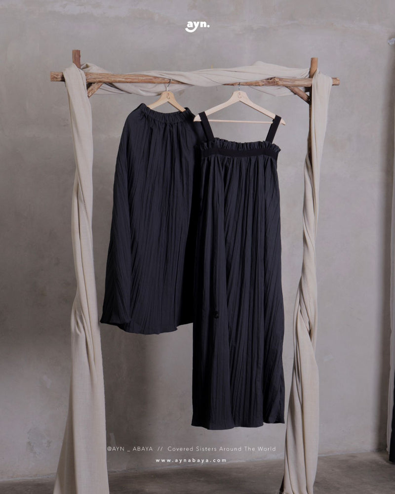 AWAKEN PLEATED SKIRT