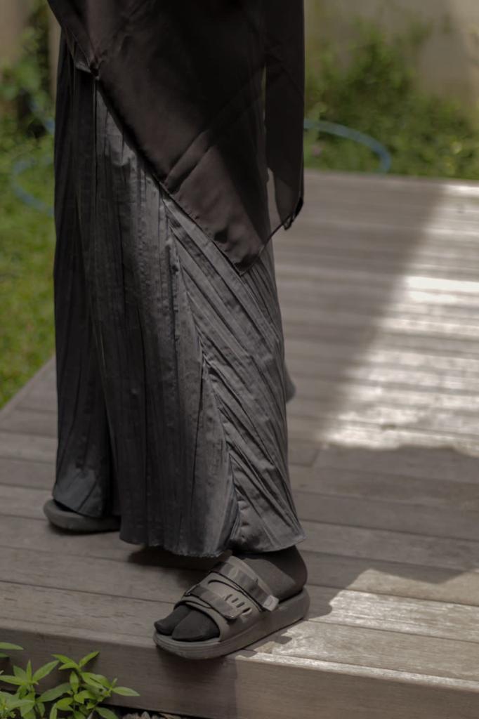 AWAKEN PLEATED SKIRT