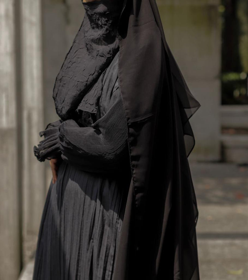 AWAKEN PLEATED CLOSED ABAYA